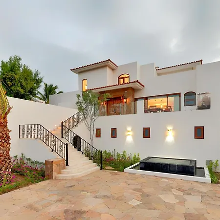 Villa Bahia de los Frailes by Cabo Villas-2